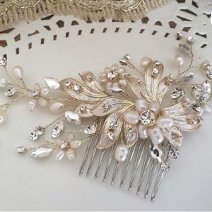 New handmade Bridal Hair comb w/ pearls/crystals